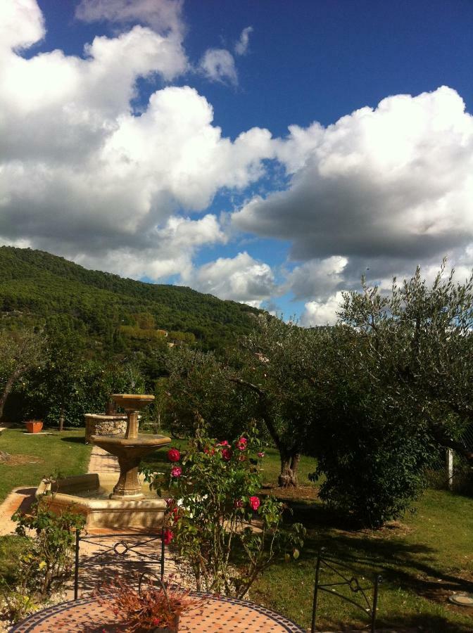 Les Cigales Des Pres Appartement Aups Exterior photo